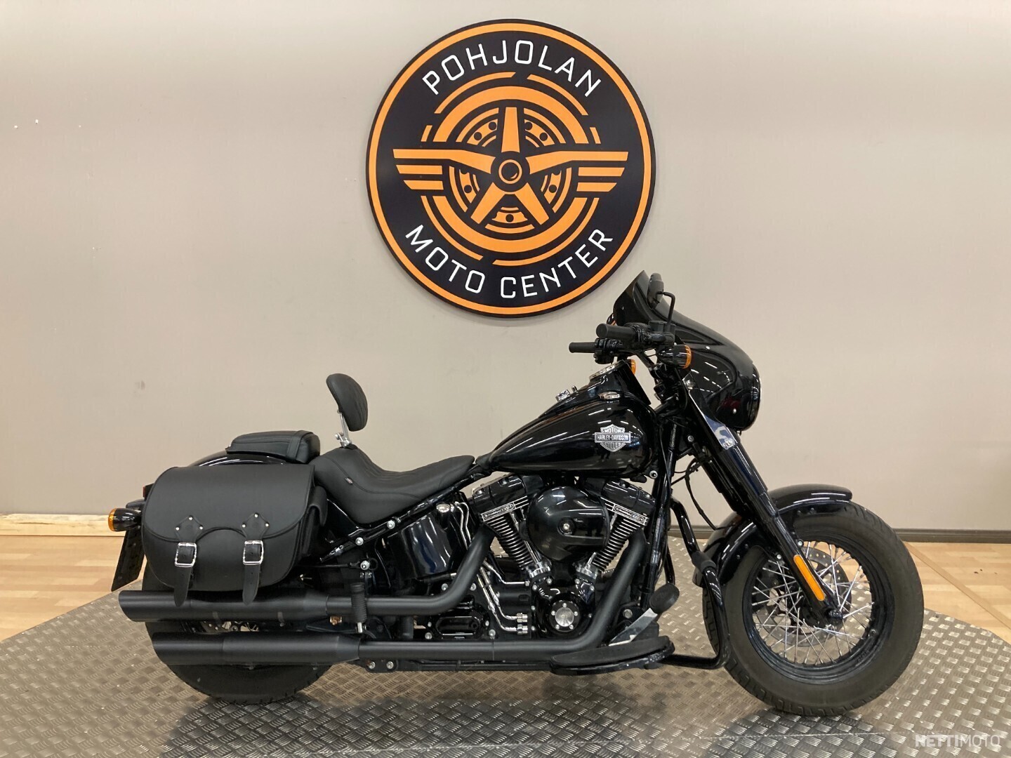 Moottoripyörä - Harley-Davidson Softail